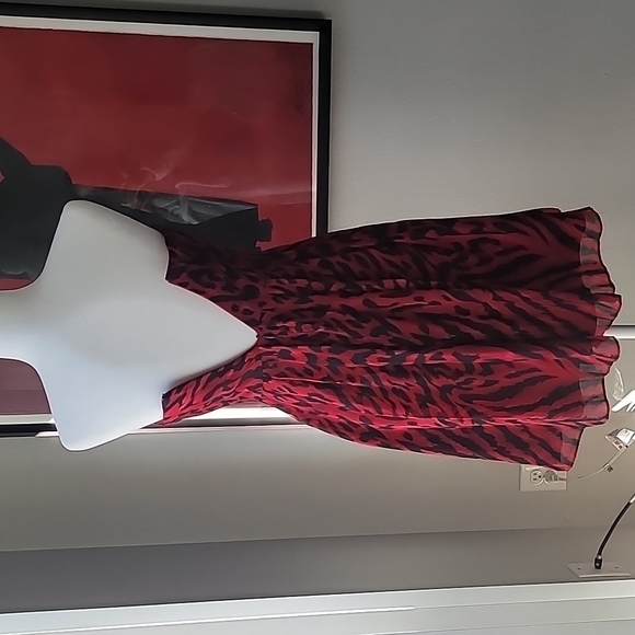 White House Black Market Strapless Leopard Print Mini, Size 00, Color Red/Black - Picture 4 of 6